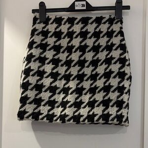 H&M Black and White Houndstooth Mini Skirt